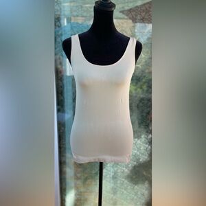 Nouvelle Seamless Intimates Smoothing Beige Tank Top Size Small